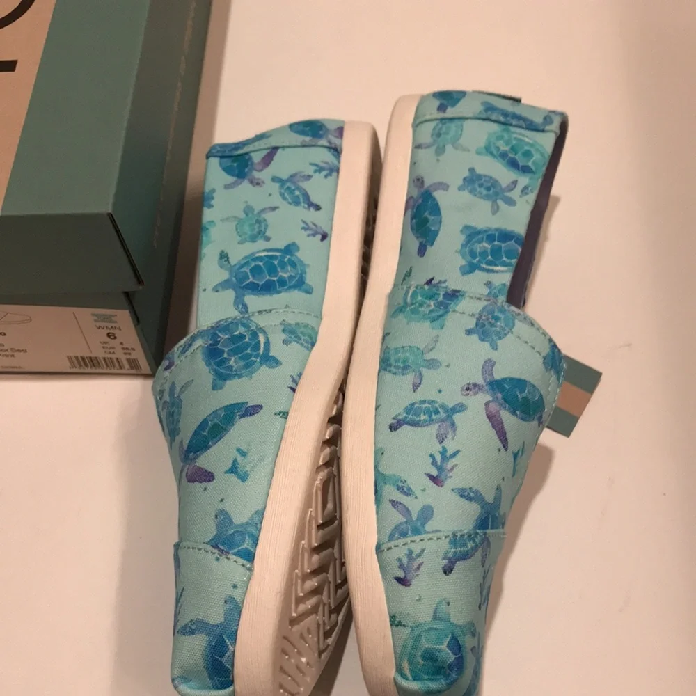 NWT TOMS ALPARGATA sea TURTLES SHOES 6 slip on light aqua - Picture 2 of 8